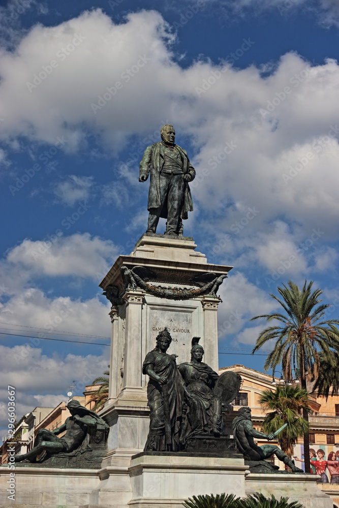 Obraz premium Cavour statue in Rome