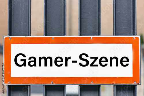 gamer szene hinweis schild