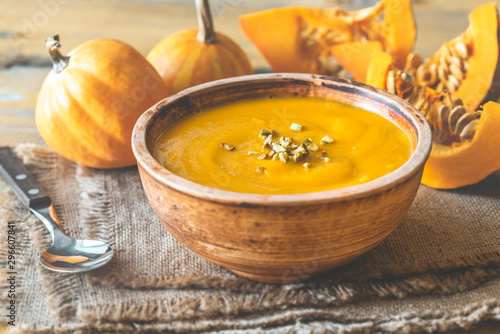 Photo Bowl of pumpkin soup
