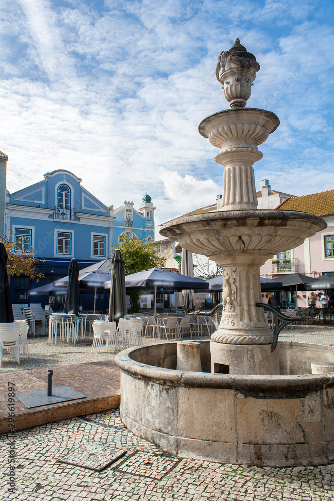 Brunnen auf dem Marktplatz von Aveiro (Portugal)