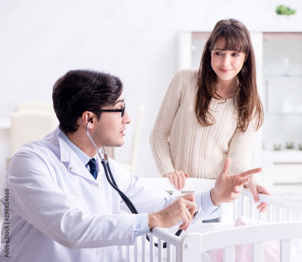 Fototapeta premium Doctor explaining to young mother