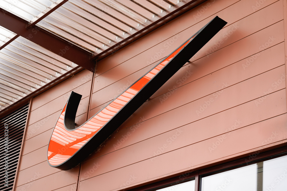 Nike check store stock hotsell