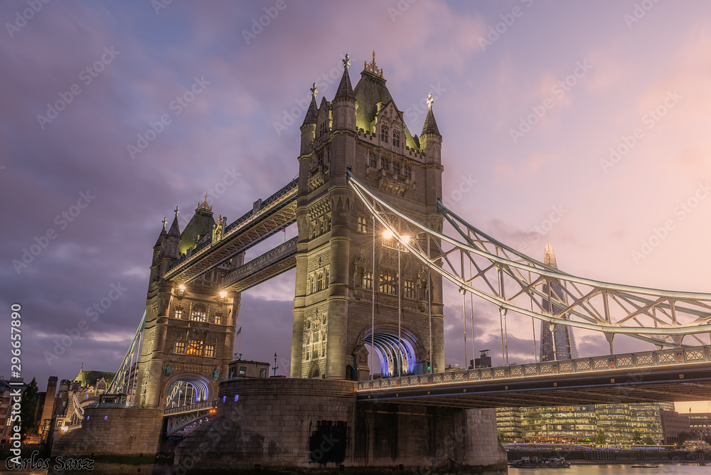 London Tower Bridge al atardecer