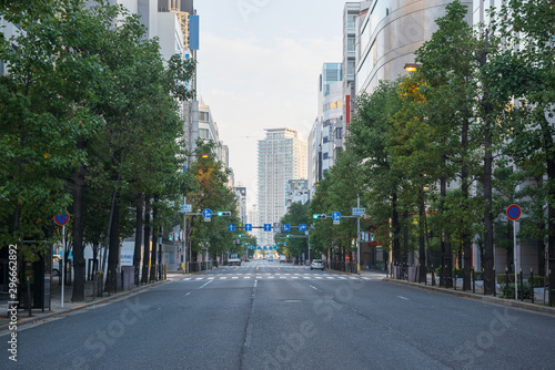 早朝の堺筋本町 photo