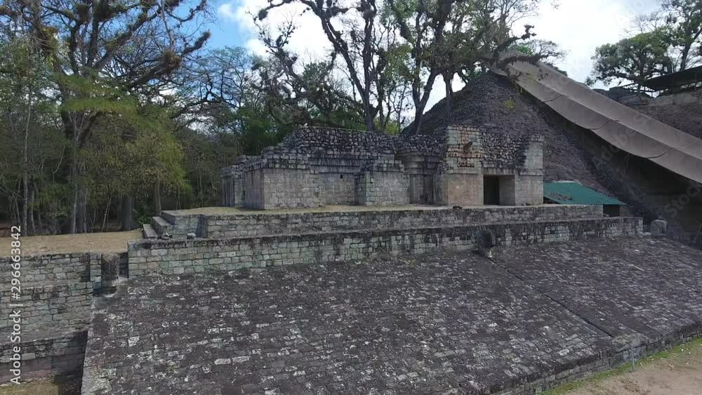 Ruinas de la Ciudad Maya de Copán en Honduras. Toma aérea del Juego de Pelota. Ruinas de la Ciudad Maya de Copán en Honduras. Toma aérea del Juego de Pelota.