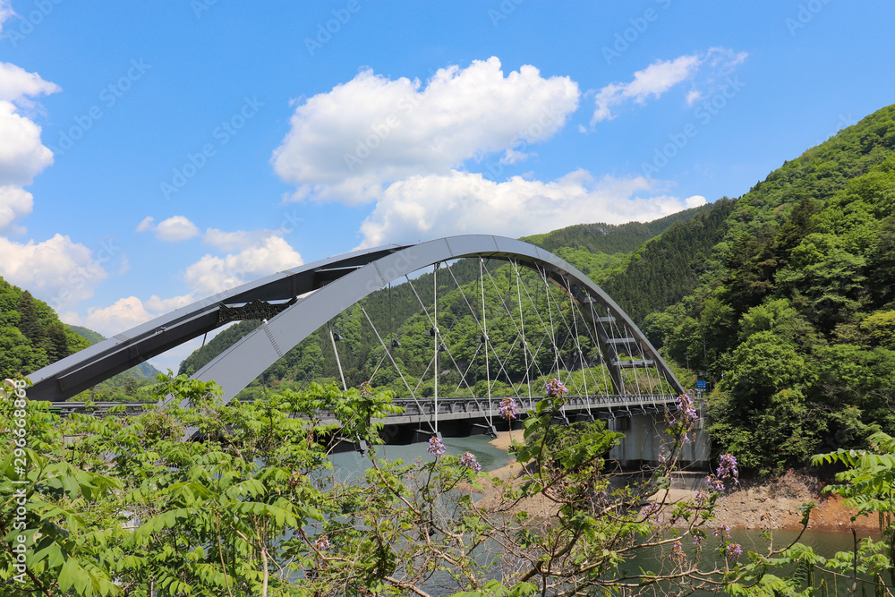 Fototapeta premium 奥多摩湖の三頭橋（東京都奥多摩町）