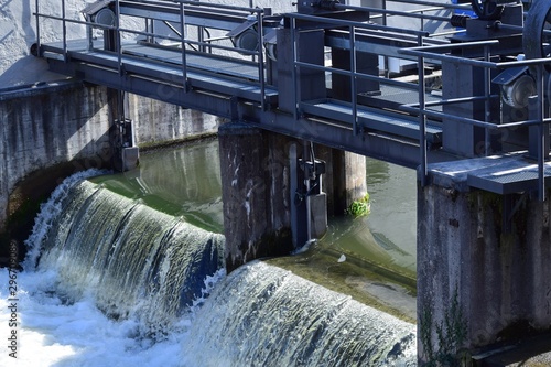 Fotografia small Metal weir for Water regulation
