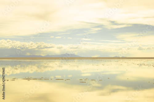 Salar de Uyuni  the world s largest salt flat area  Altiplano  Bolivia  South America.