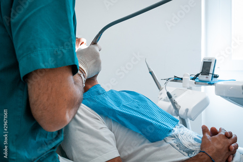Canvastavla Italian people, medicine, stomatology and health care concept - dentist with patient talking at dental clinic office, during painless teeth cleaning done in a modern medical center