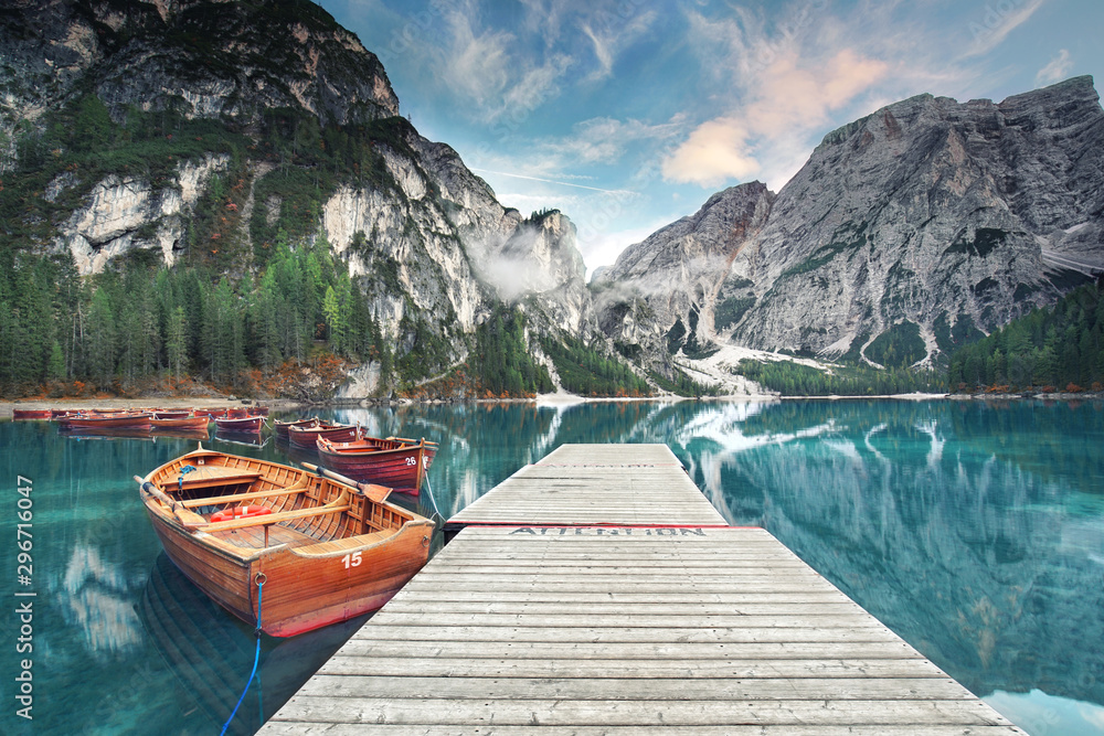 Fototapeta Górskie jezioro w Dolomitach
