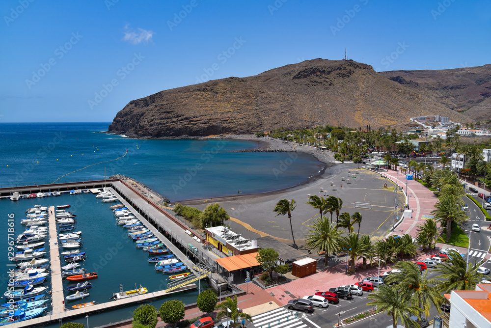 Obraz premium Bucht mit Hafen in San Sebastian / Insel La Gomera