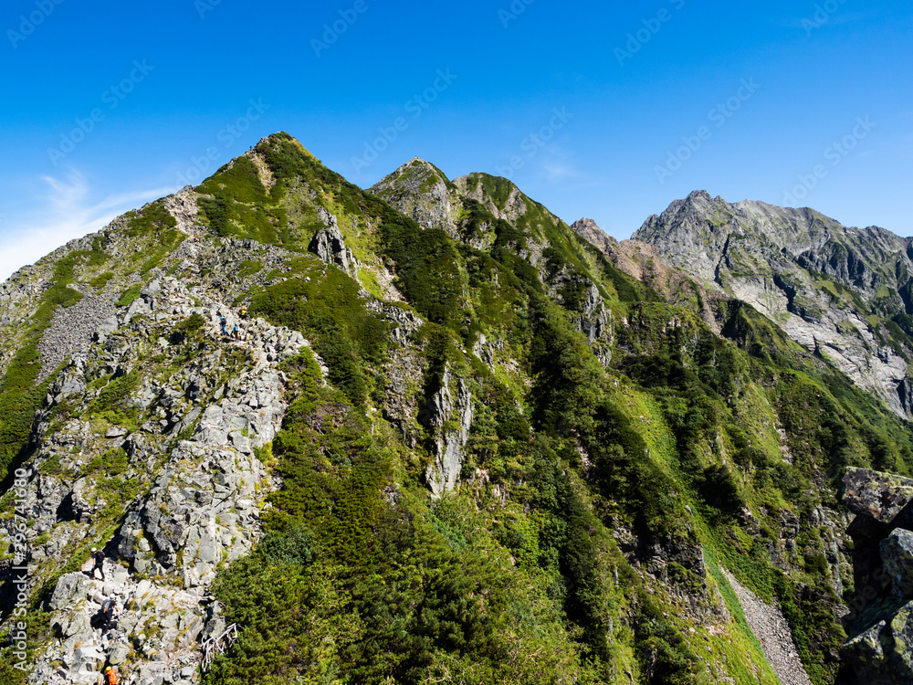 西穂高岳独標から望むピラミッドピーク、主峰、奥穂高岳 西穂高岳独標から望むピラミッドピーク、主峰、奥穂高岳
