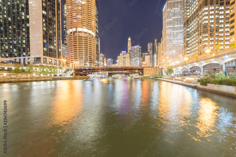 Fototapeta premium Marina Cove toward riverside Chicago skylines and State Street at blue hour