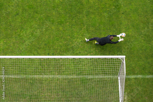 Fototapete Soccer goalkeeper goalkeeper intervention - view from above