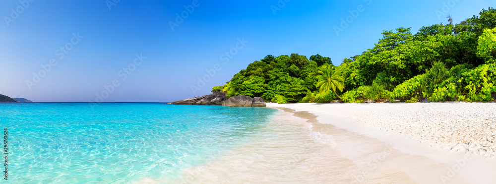 Fototapeta Beautiful beach and blue sky in Similan islands.