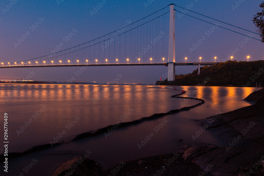 Fototapeta premium golden gate bridge at sunset