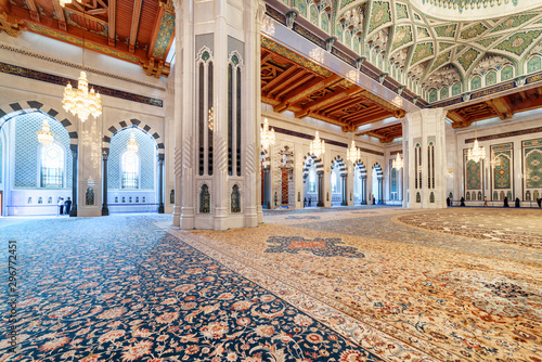 Fotografie, Obraz Beautiful carpet in prayer hall, the Sultan Qaboos Grand Mosque