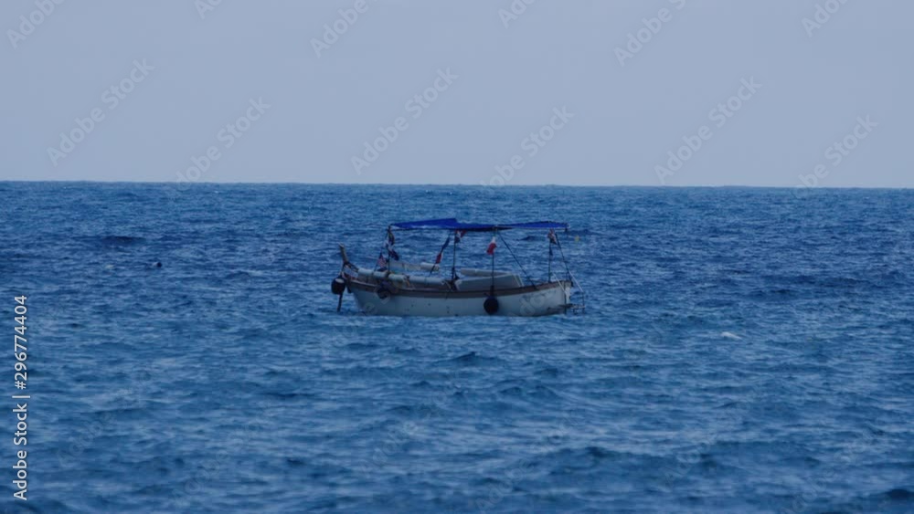 Fischerboot auf Meer - Fisher boat on the sea Fischerboot auf Meer - Fisher boat on the sea