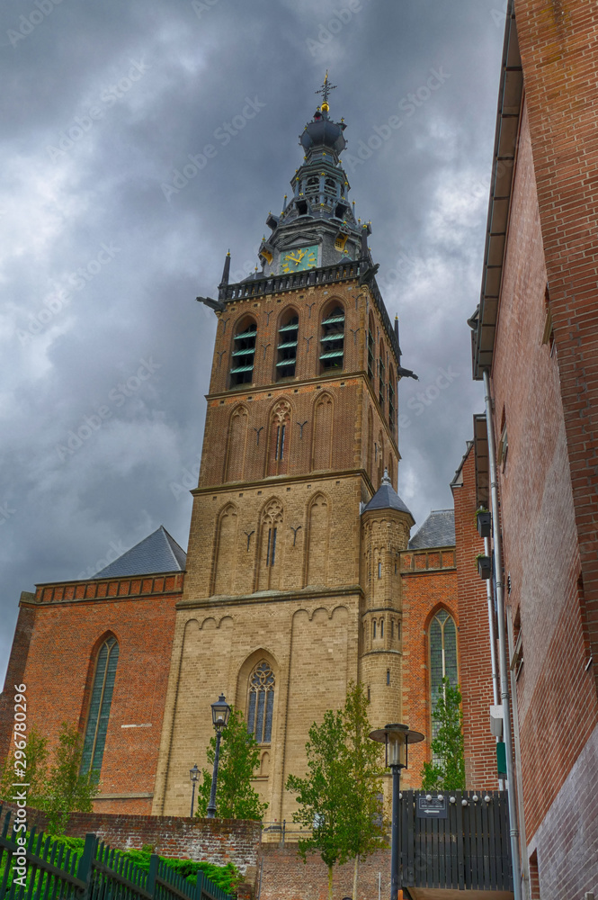 Historischer Kirchturm in der Altstadt von Nijmegen Historischer Kirchturm in der Altstadt von Nijmegen