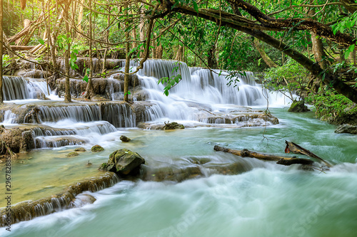 Huai Mae Khamin Waterfall poziom 6, Khuean Srinagarindra National Park, Kanchanaburi, Tajlandia