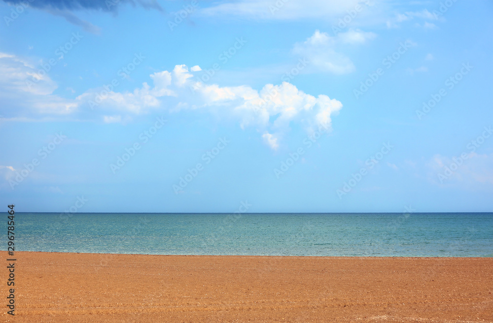 Obraz premium clear sky with ocean and beach