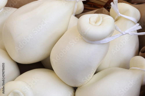 white cheese called scamorza