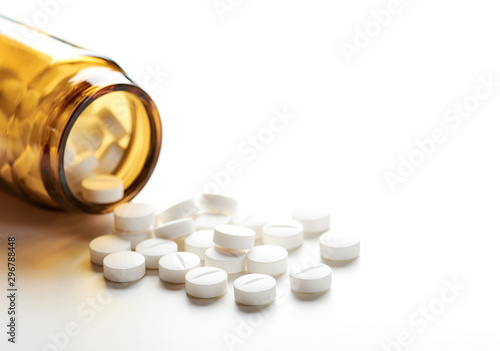 Bild auf Leinwand Still life with pile of white pills or tablets and glass bottle or glass