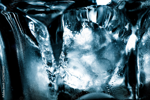 glass,ice,drink,coke,콜라,드링크,아이스,얼음,위스키,얼음물,유리잔,갈증,갈증해소,시원한,물,음료수