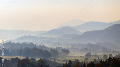 Landschaft im Morgennebel, Bled, Slowenien