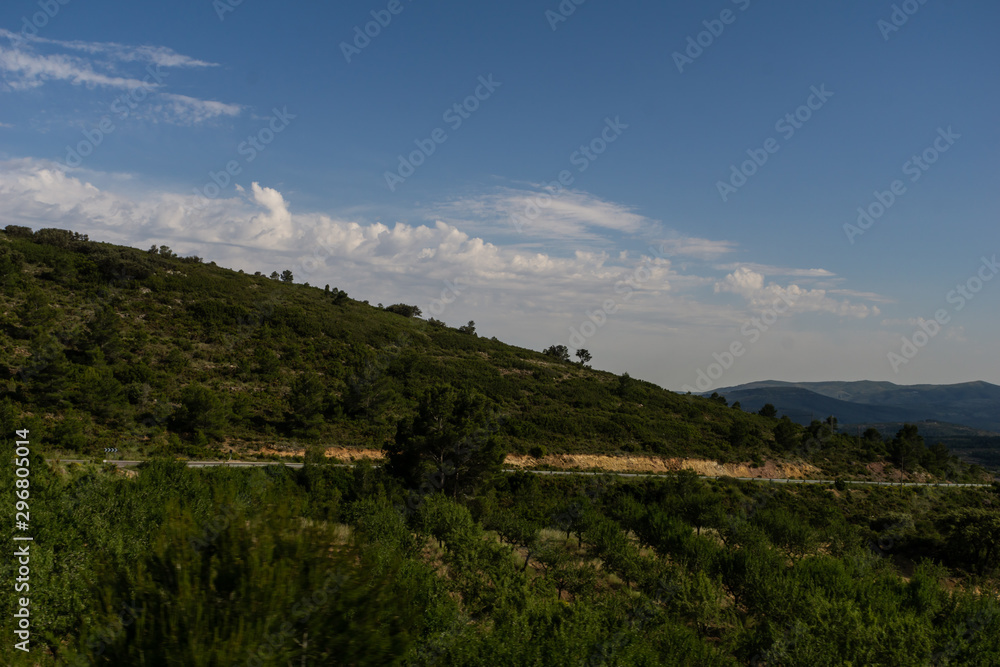 Fototapeta premium montañas y caminos en españa 