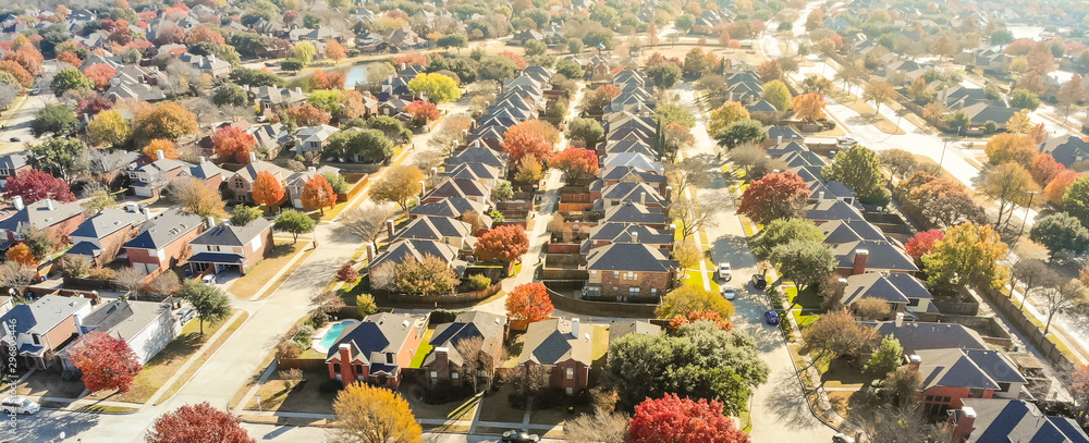 Aerial view row of new house with cul-de-sac (dead-end) and bright orange color fall foliage near Dallas - obrazy, fototapety, plakaty 