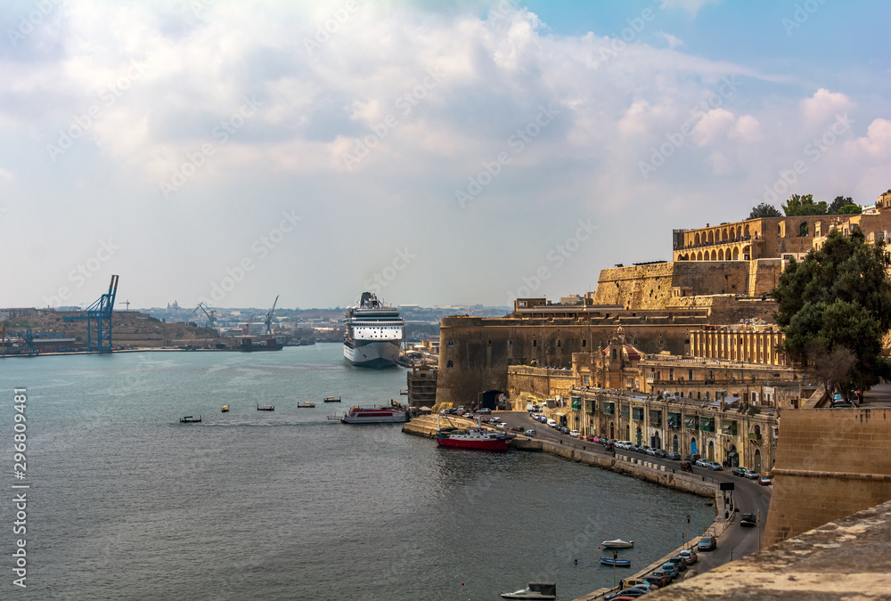 Valletta waterfront and fortifications of Valletta shot from Lower Barrakka Gardens (Il-Barrakka t'Isfel), surrounded by ships and boats. Valletta waterfront and fortifications of Valletta shot from Lower Barrakka Gardens (Il-Barrakka t'Isfel), surrounded by ships and boats.