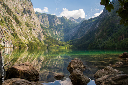 Fototapeta Naklejka Na Ścianę i Meble -  crystal clear water on a mountain lake in the Bavarian Alps with a magnificent view 