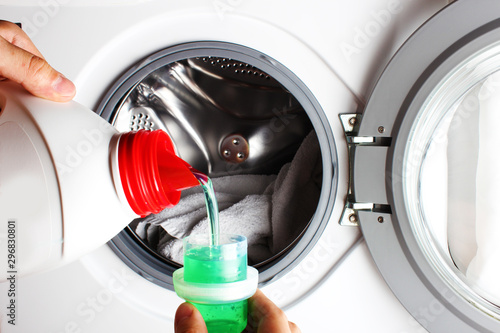 liquid detergent bottle pour washing machine hand