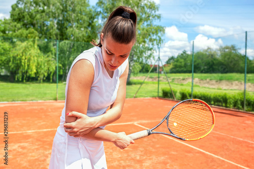 Canvas Print Arm injury during tennis practice