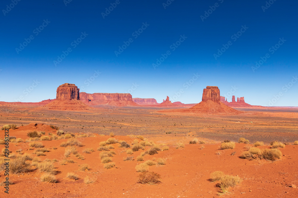 Fototapeta premium Monument Valley on a sunny day