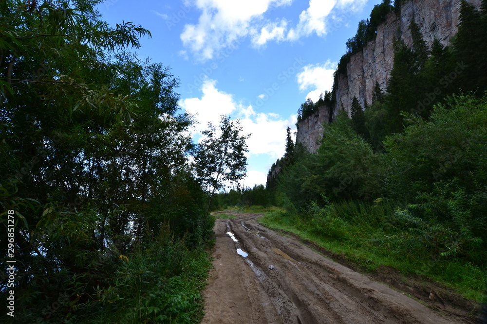 impassable road along Mount Vetlan in the Urals