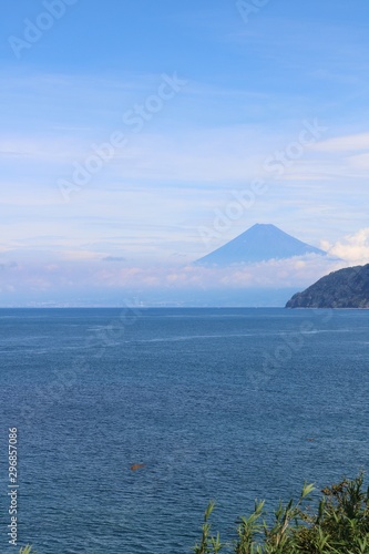 駿河湾と雲海の富士山