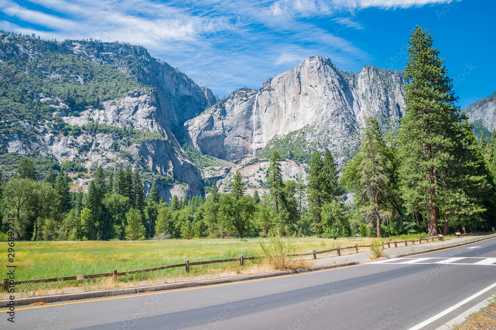 Fototapeta premium Typical view of the Yosemite National Park.