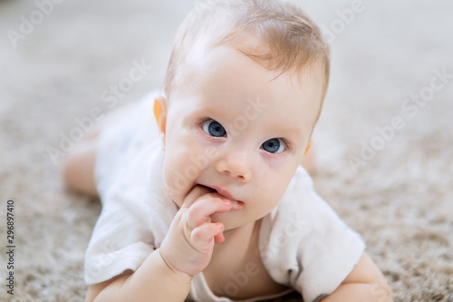 Φωτογραφία Cute Caucasian girl baby crawling on the carpet