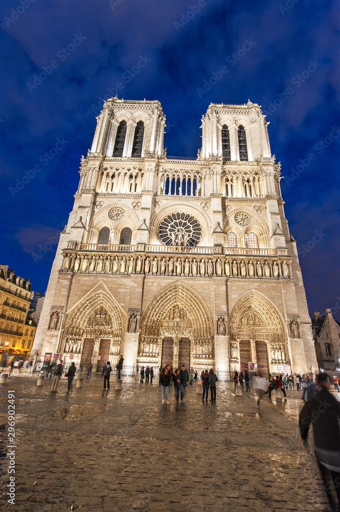 Evening view on Notre Dame de Paris