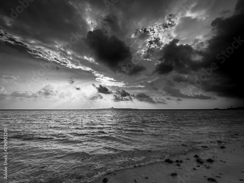 モノクローム写真の沖縄の風景　伊江島