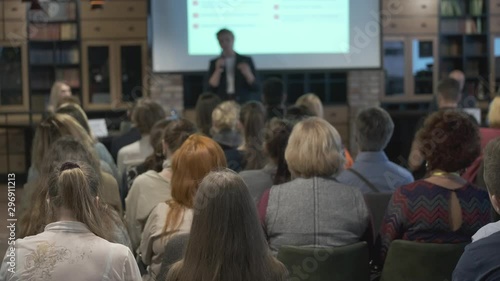 Wallpaper Mural Audience listens lecturer at workshop Torontodigital.ca