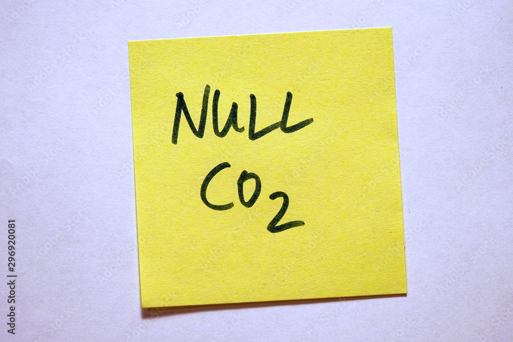 Gelbe Haftnotiz mit Schlagwort Klimawandel Null CO2 Gelbe Haftnotiz mit Schlagwort Klimawandel Null CO2