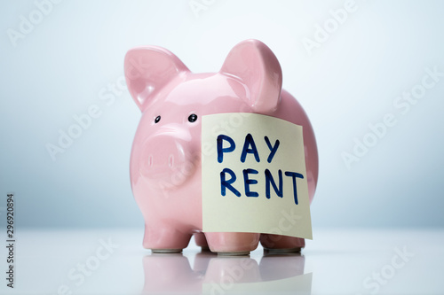 Fotografija Piggybank With Pay Rent Sticky Note