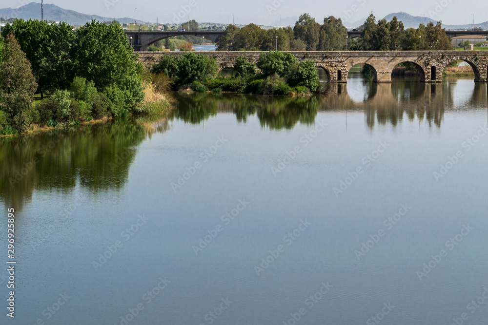 Fototapeta premium Río Guadiana a su paso por Mérida