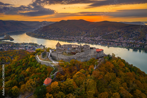 Tableau sur toile Visegrad, Hungary - Aerial drone view of the beautiful high castle of Visegrad with autumn foliage and trees
