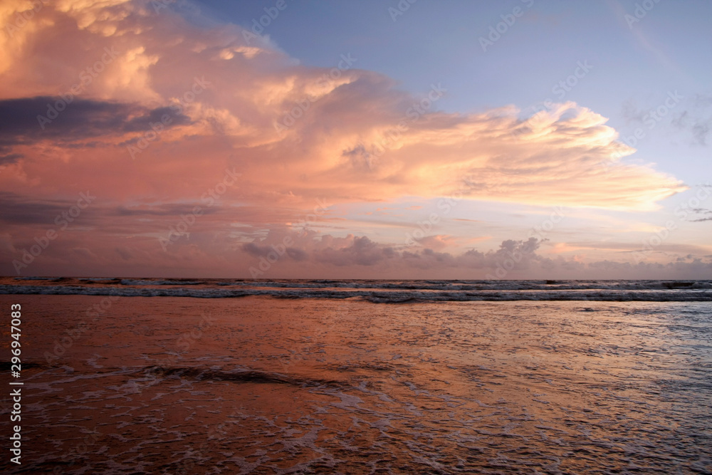 Traumhafter Sonnenuntergang am Indischen Ozean
