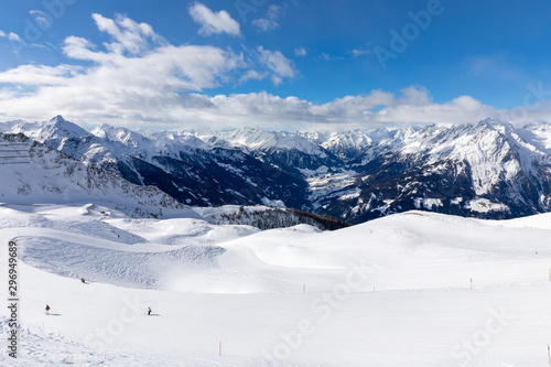 Skiing resort and Austrian Alps © Ulrich Willmünder