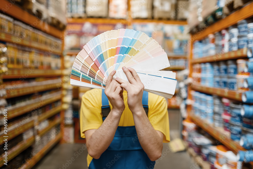 Builder showing color palette in hardware store Stock-Foto | Adobe Stock